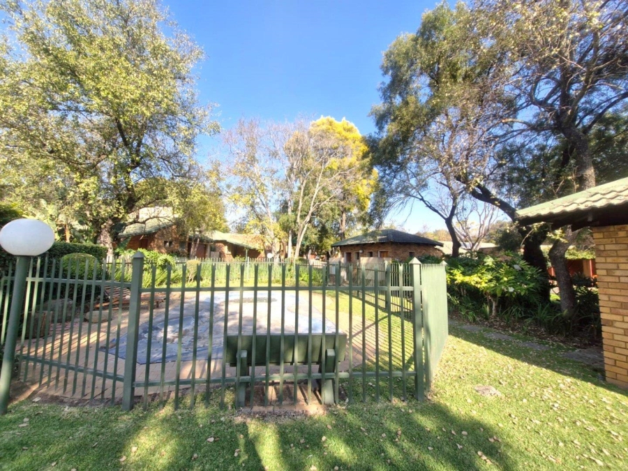 To Let 2 Bedroom Property for Rent in Meerhof North West